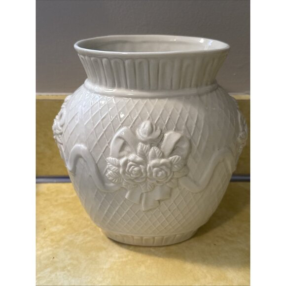 Vintage Bisque Porcelain Vase Sculpted 3D Raised Flower Pattern 6.25'' Tall - Picture 4 of 5